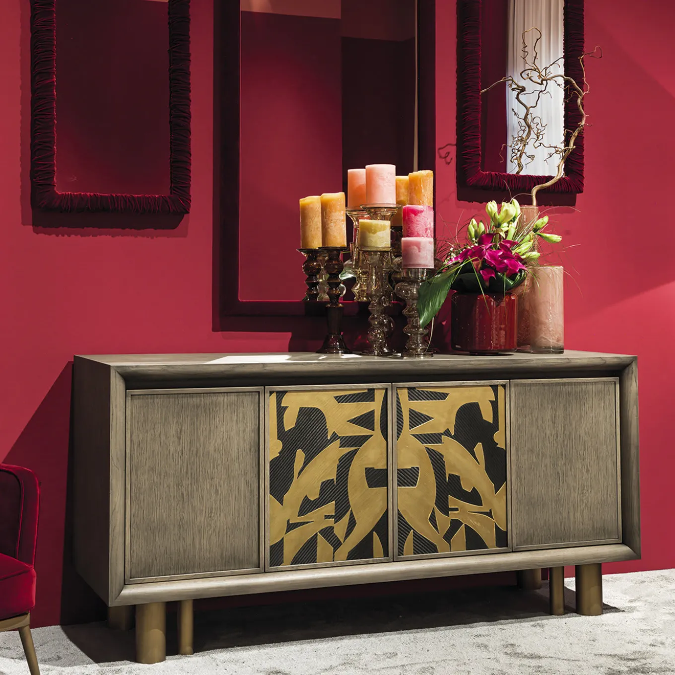 Credenza Mila in pittura astratta