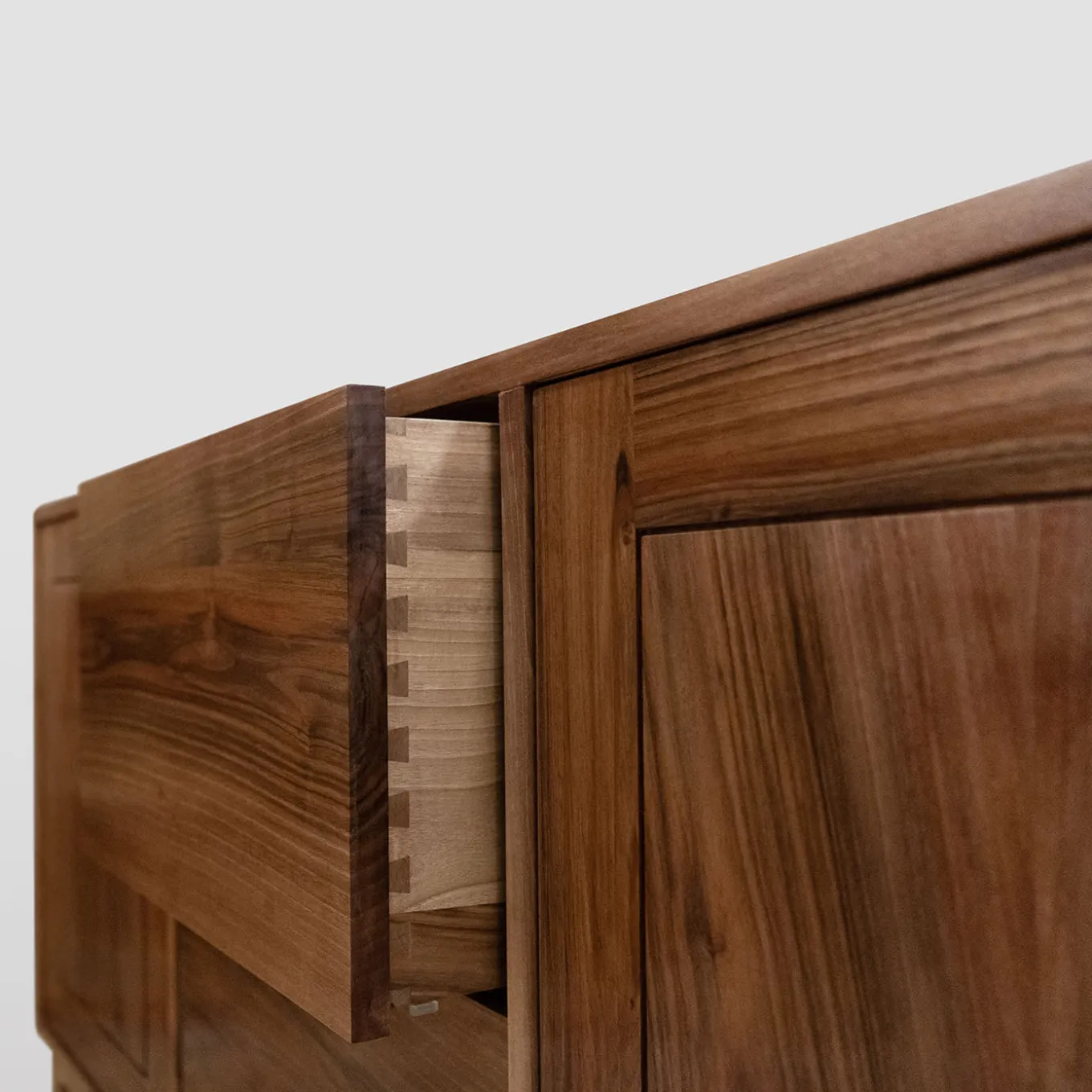 Credenza Minimalista in Noce
