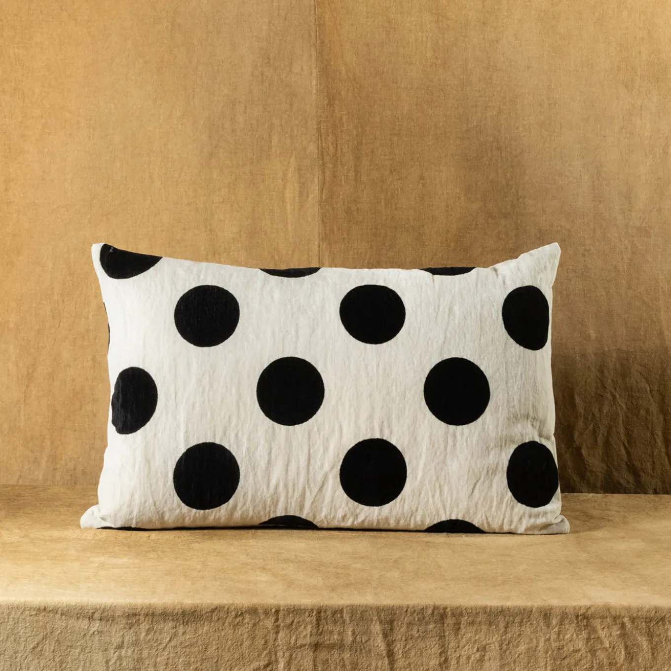 Cuscino Goccia a pois rettangolare bianco e nero