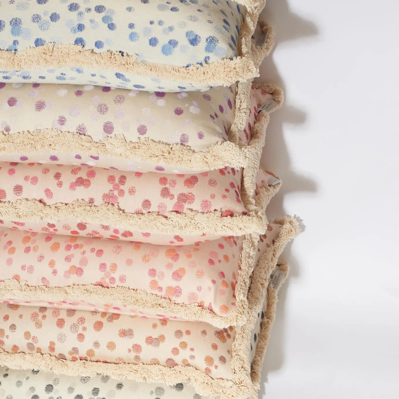 Cuscino grande con frange bianche e nere