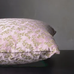 Cuscino quadrato Ledbetter in jacquard floreale rosa e oro