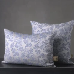 Cuscino rettangolare in jacquard blu e argentato con motivo floreale Murcia