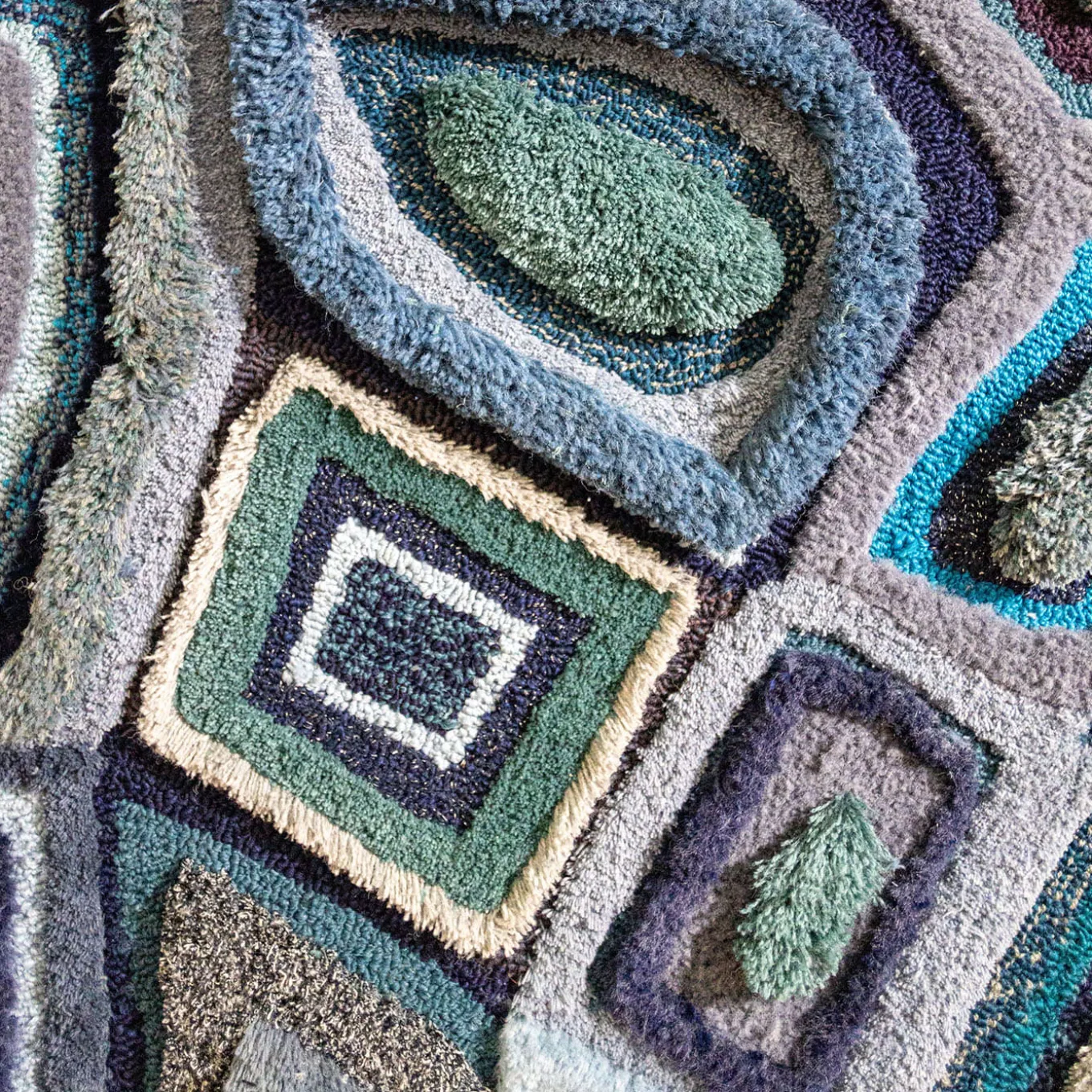 Decostruzione in arazzo blu