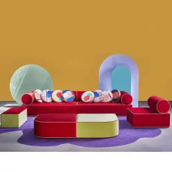 Divano in tessuto rosso e giallo Graphius di Giuseppe Dicecca