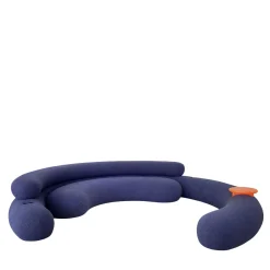 Divano Nefelibata blu di Stormo Studio