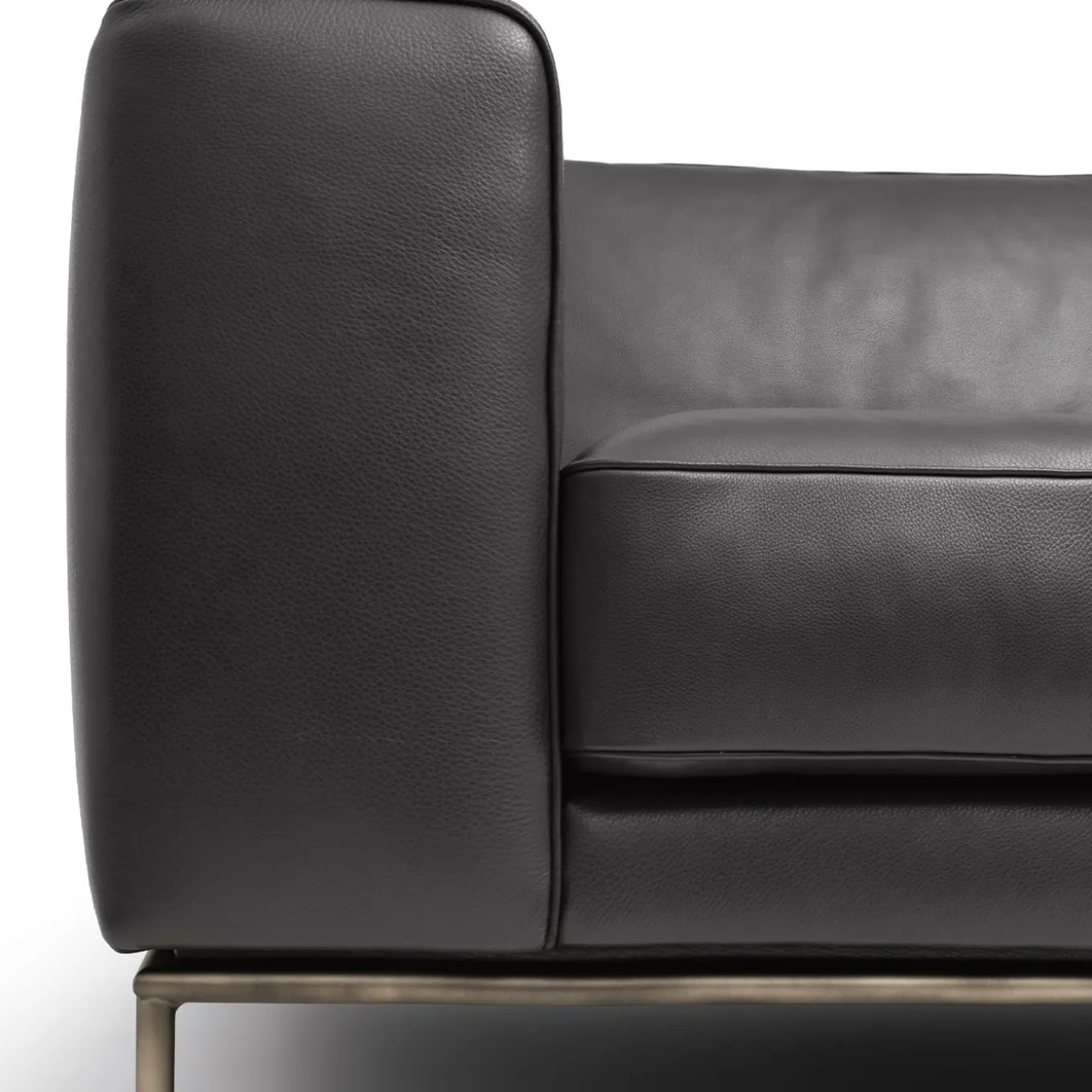 Divano Roger nero di Dainellistudio