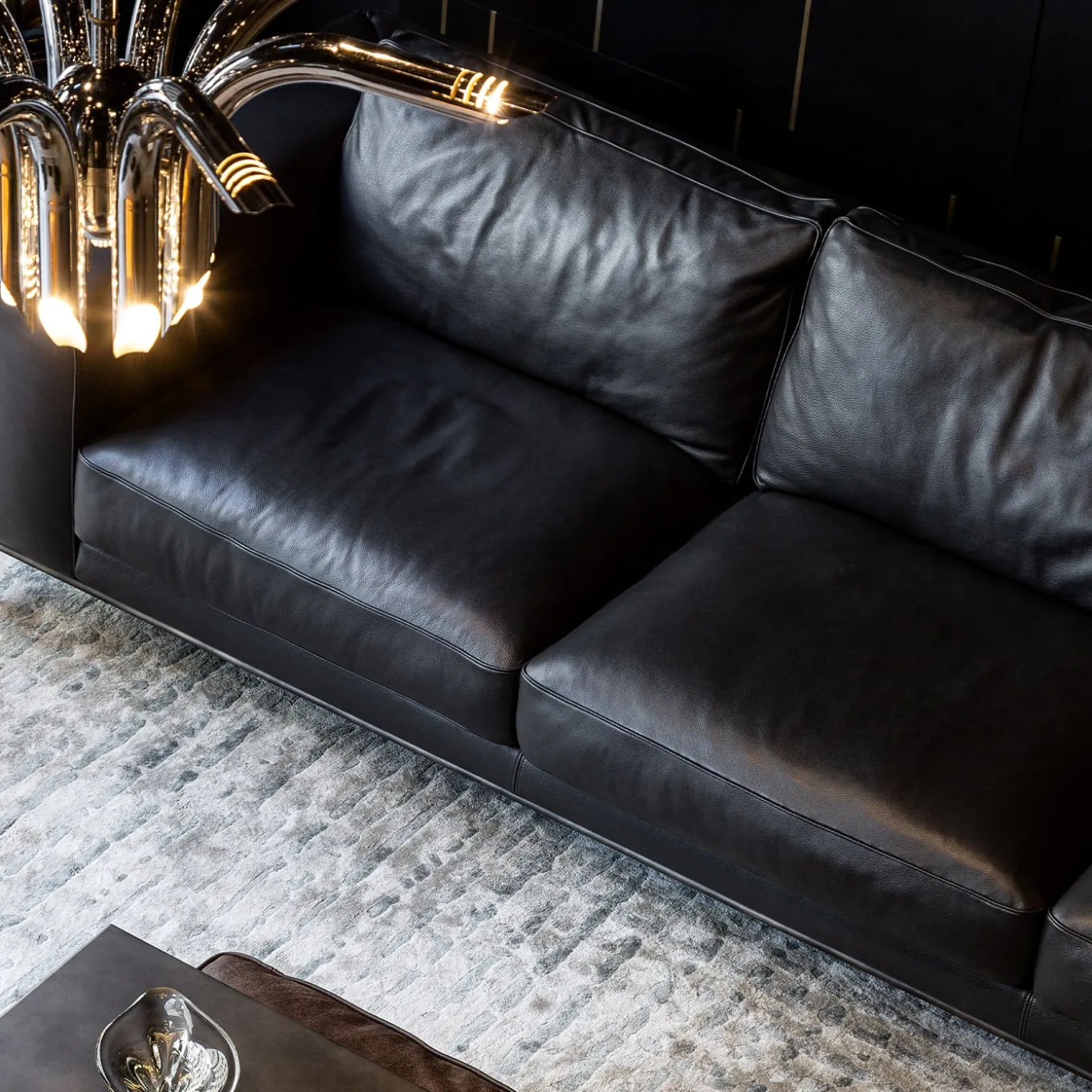 Divano Roger nero di Dainellistudio