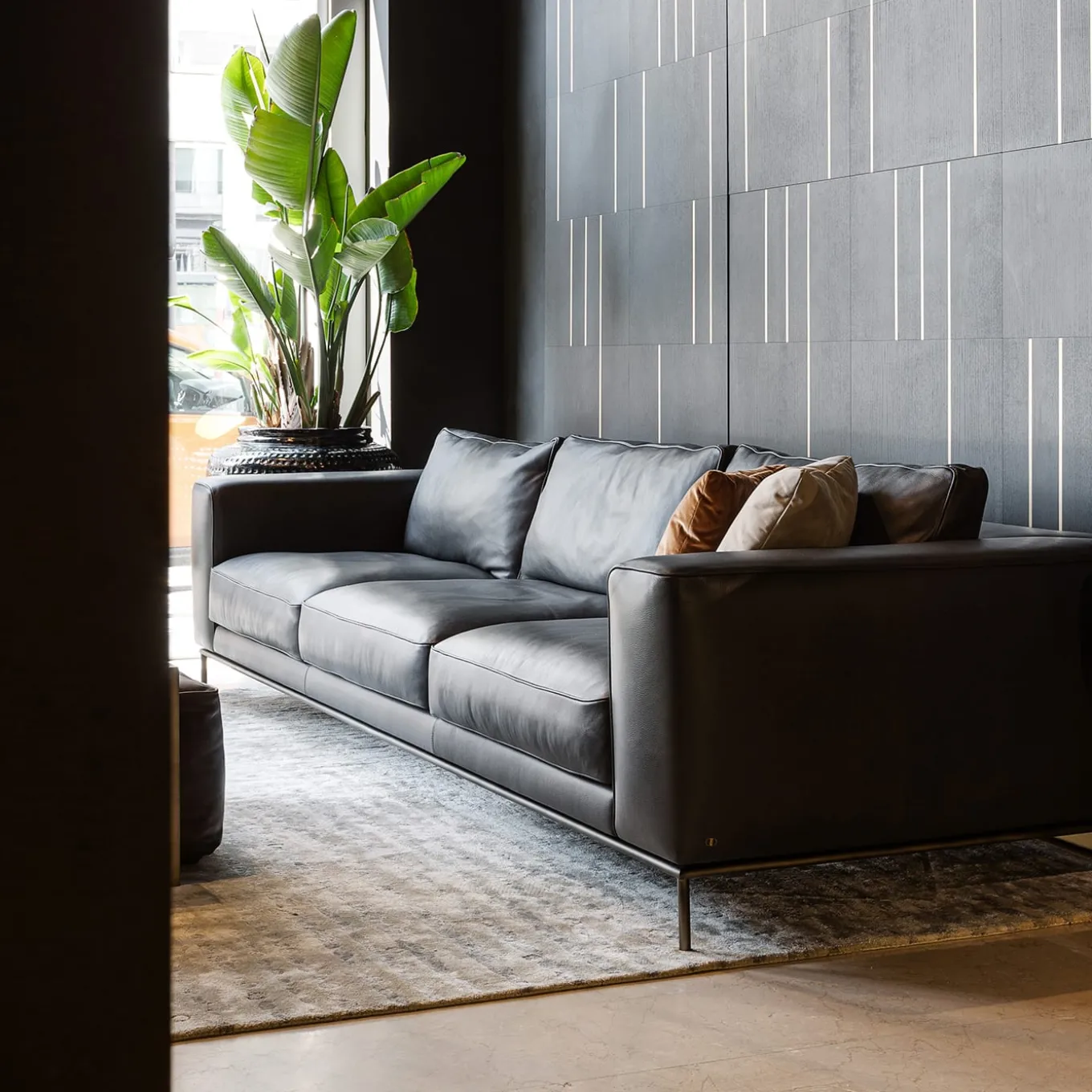 Divano Roger nero di Dainellistudio