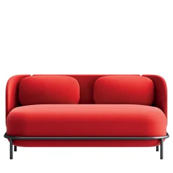 Divano rosso audace di Studio Pastina