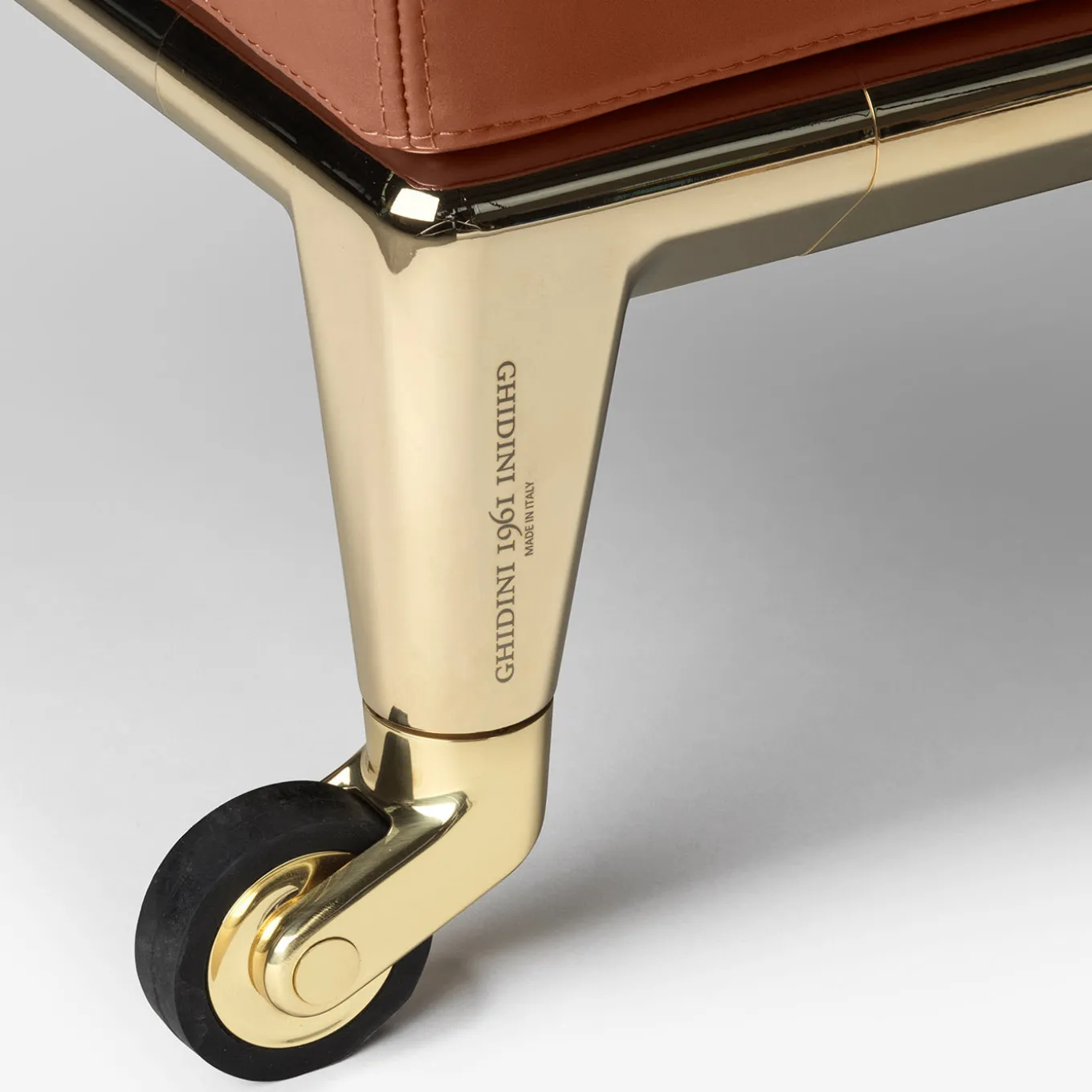 Divano Shaker a 2 posti arancione di Stefano Giovannoni