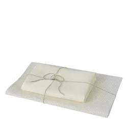 Due set di tovagliette e tovaglioli in canapa