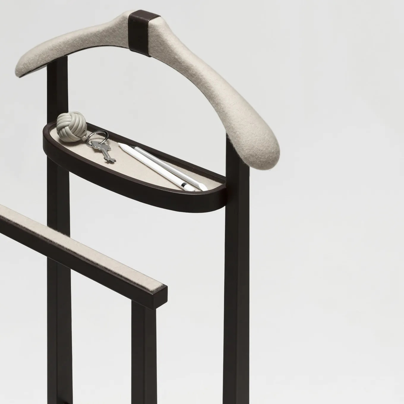 Edoardo Valet in pelle marrone e cashmere