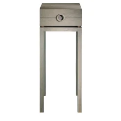 Elementare comodino alto in legno di rovere beige