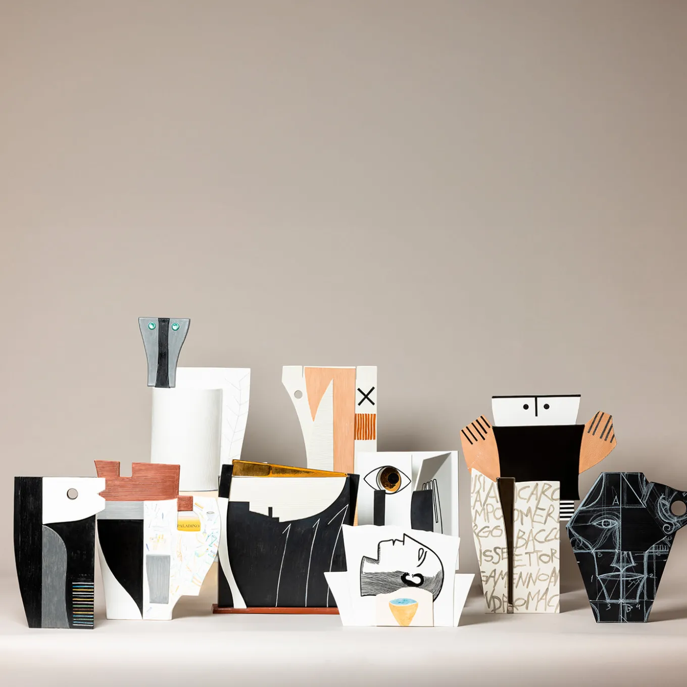 Ettore Vaso Decorativo di Mimmo Paladino