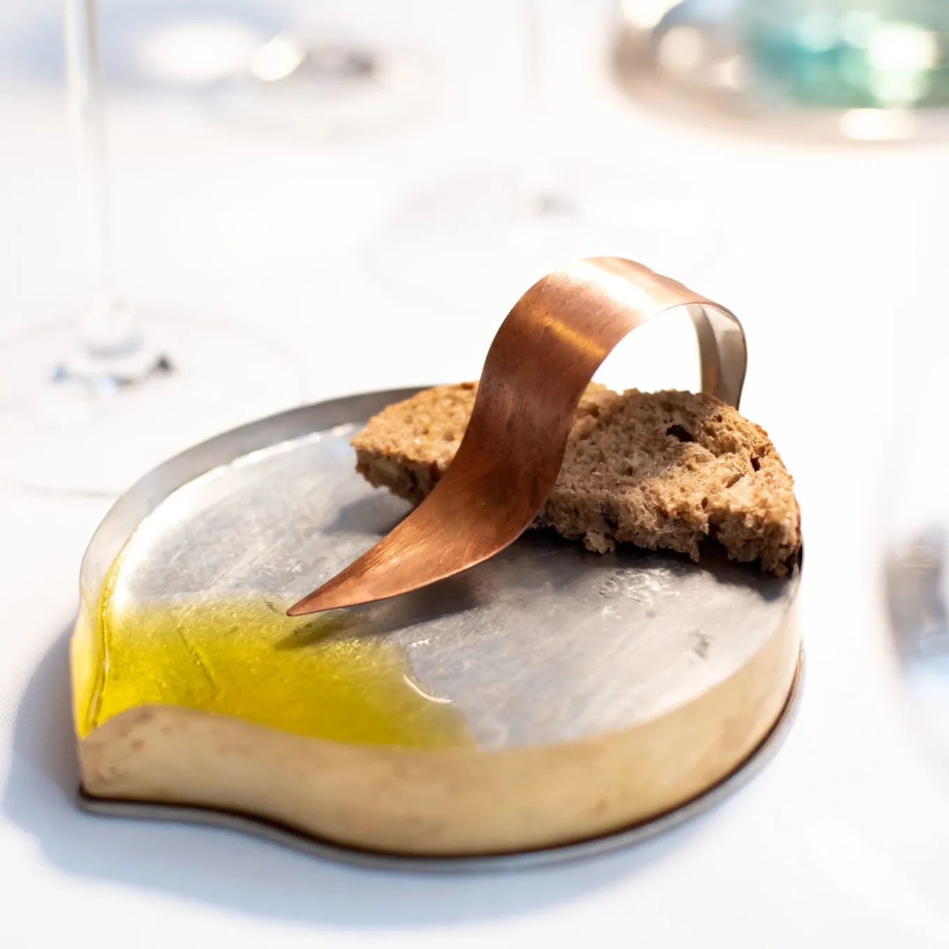 Famiglia Oliva - Set di 2 piatti da pane e olio Gea