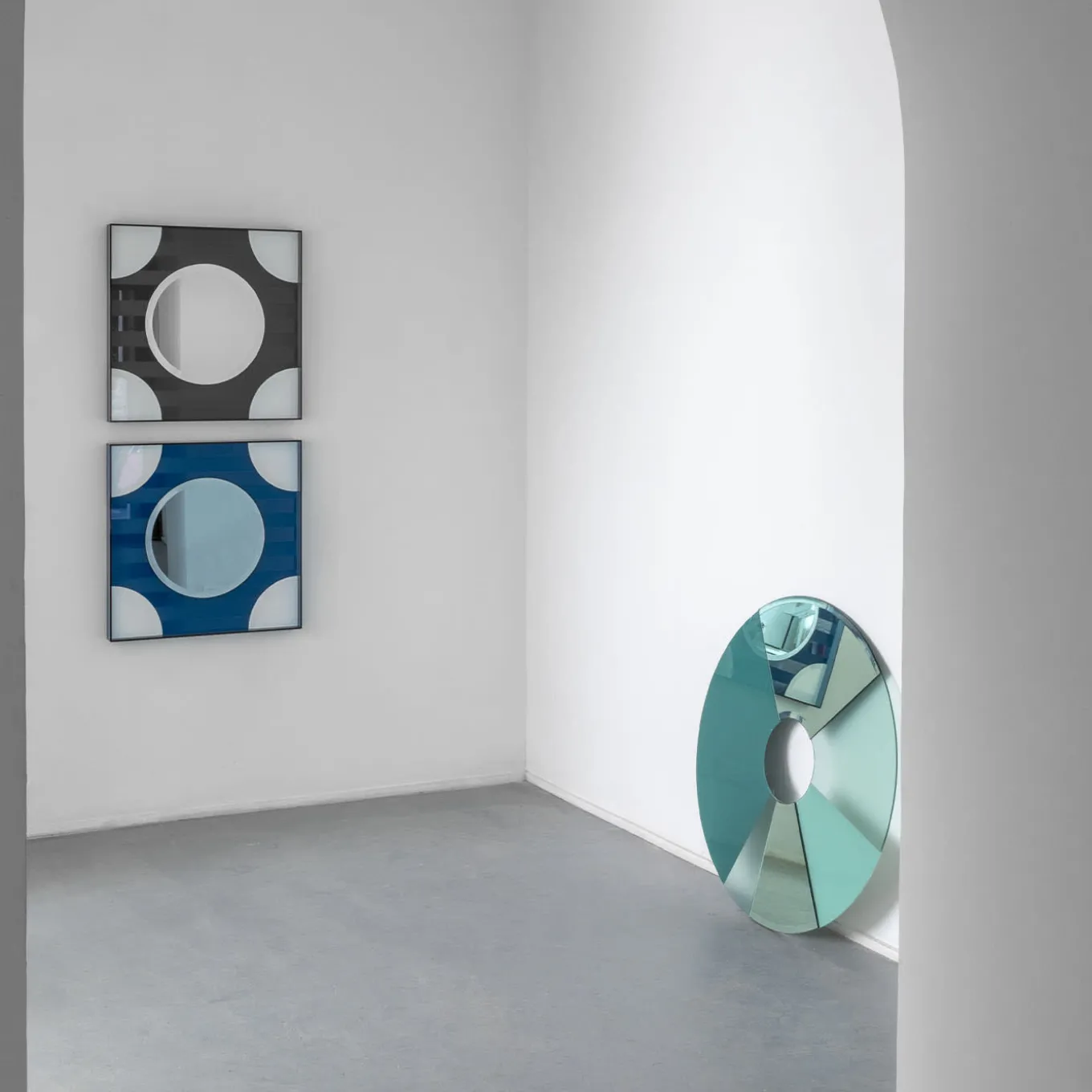 Figure M1 Specchio blu