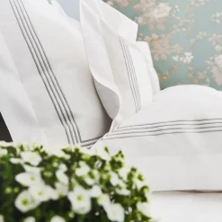 Four Generations, camicione bianco e grigio per il re degli Stati Uniti