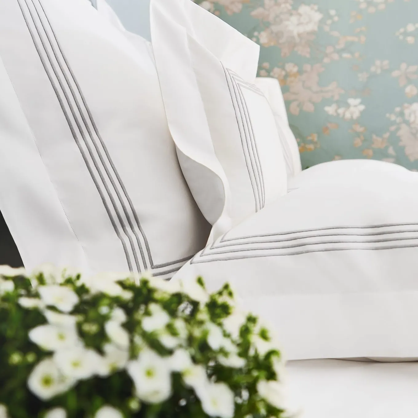 Four Generations, camicione bianco e grigio per il re degli Stati Uniti