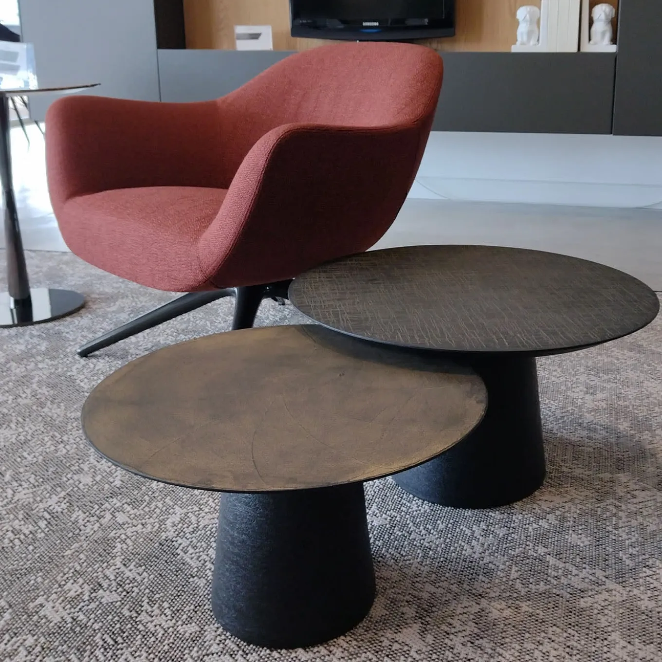 Fungo Tavolino Tondo Piccolo Con Top In Foglia Oro Su Resina Spatolata