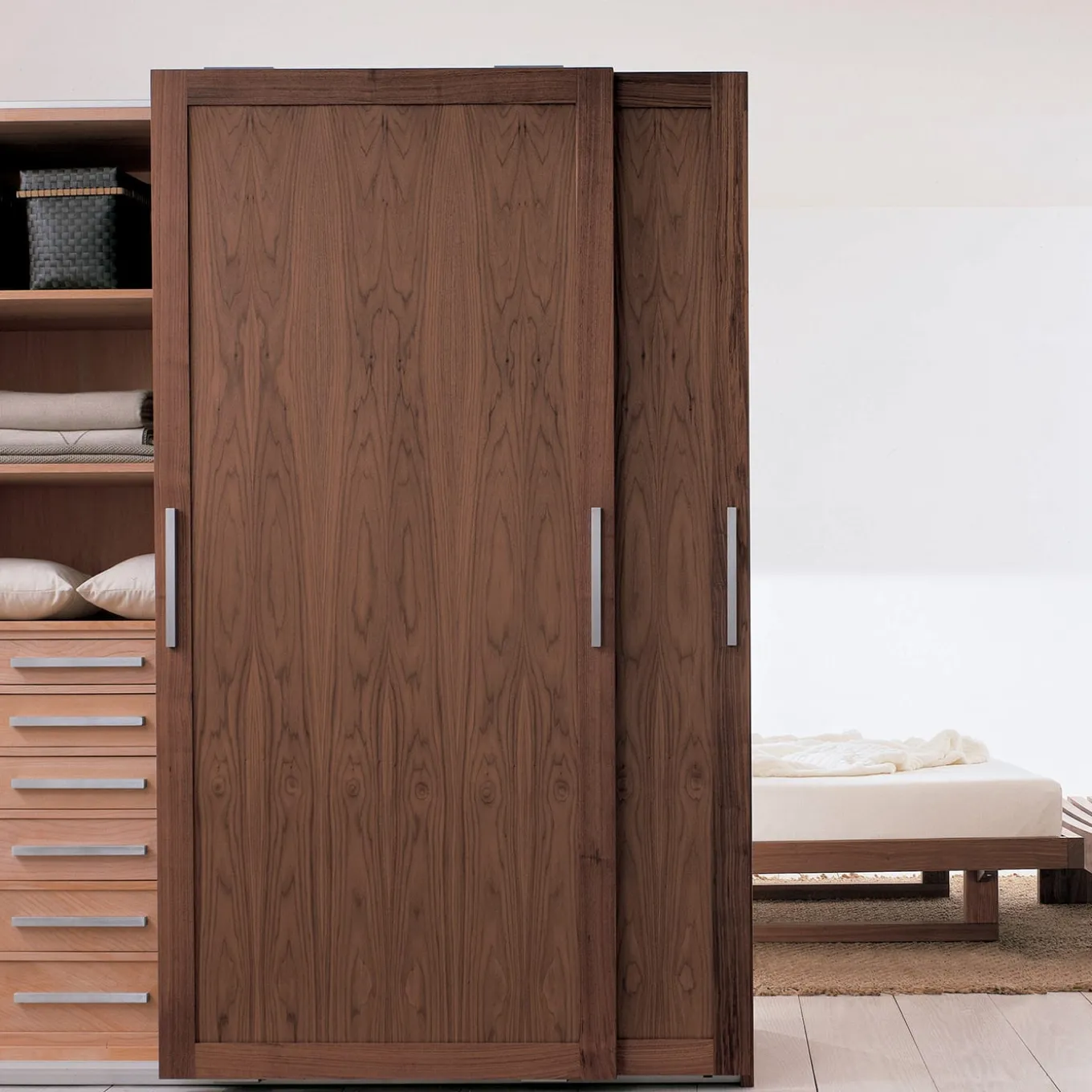 Hangar Armadio a 3 ante in noce di C.R. & S.Riva 1920