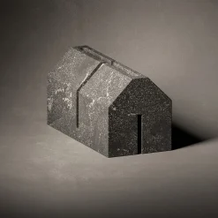 Il Villaggio - Casa di Pietra Avola Scultura in pietra di John Pawson