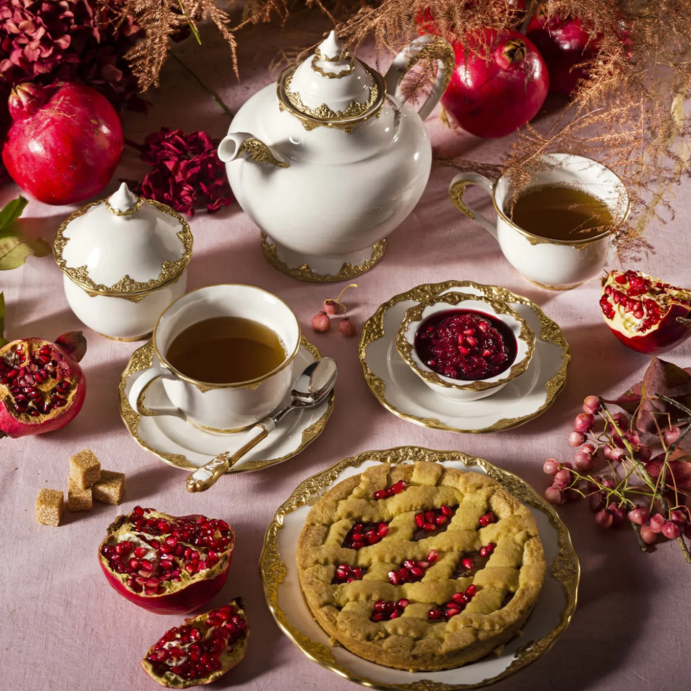 Irene, teiera bianca e oro