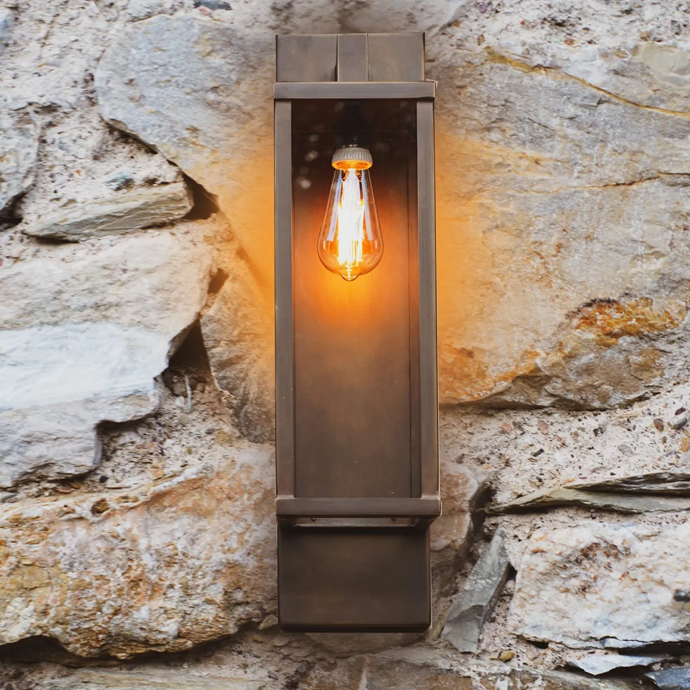 Lampada da parete Giulietta in ottone brunito