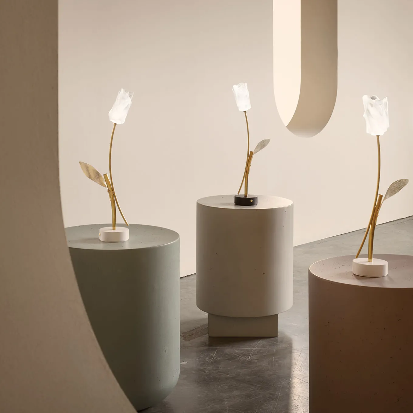 Lampada da tavolo a batteria Tulip Black