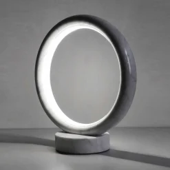 Lampada da tavolo in marmo di Carrara Artemisia di ADL Atelier Design Lab