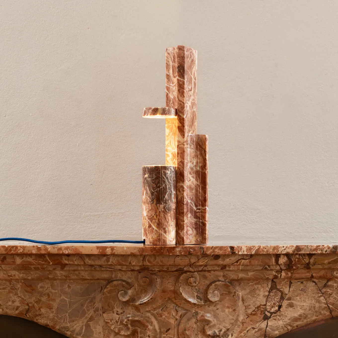 Lampada da tavolo in marmo Rosa Peralba Mostro Vii