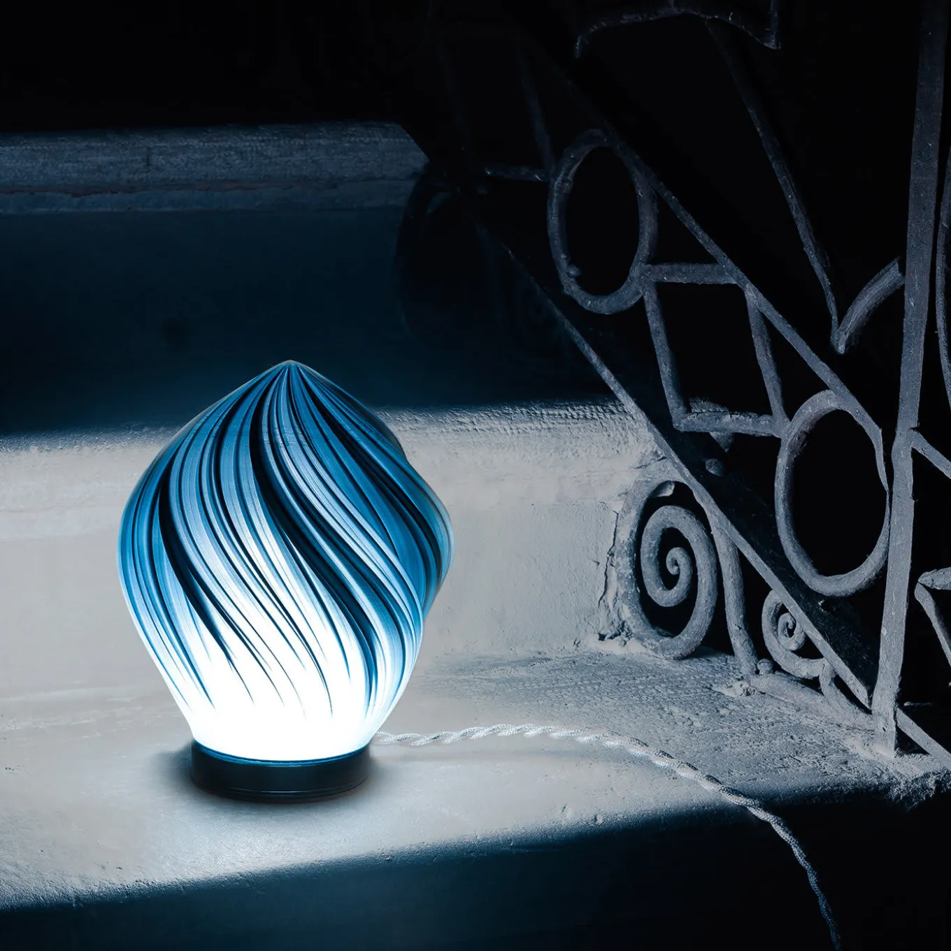 Lampada da tavolo Issey Blue