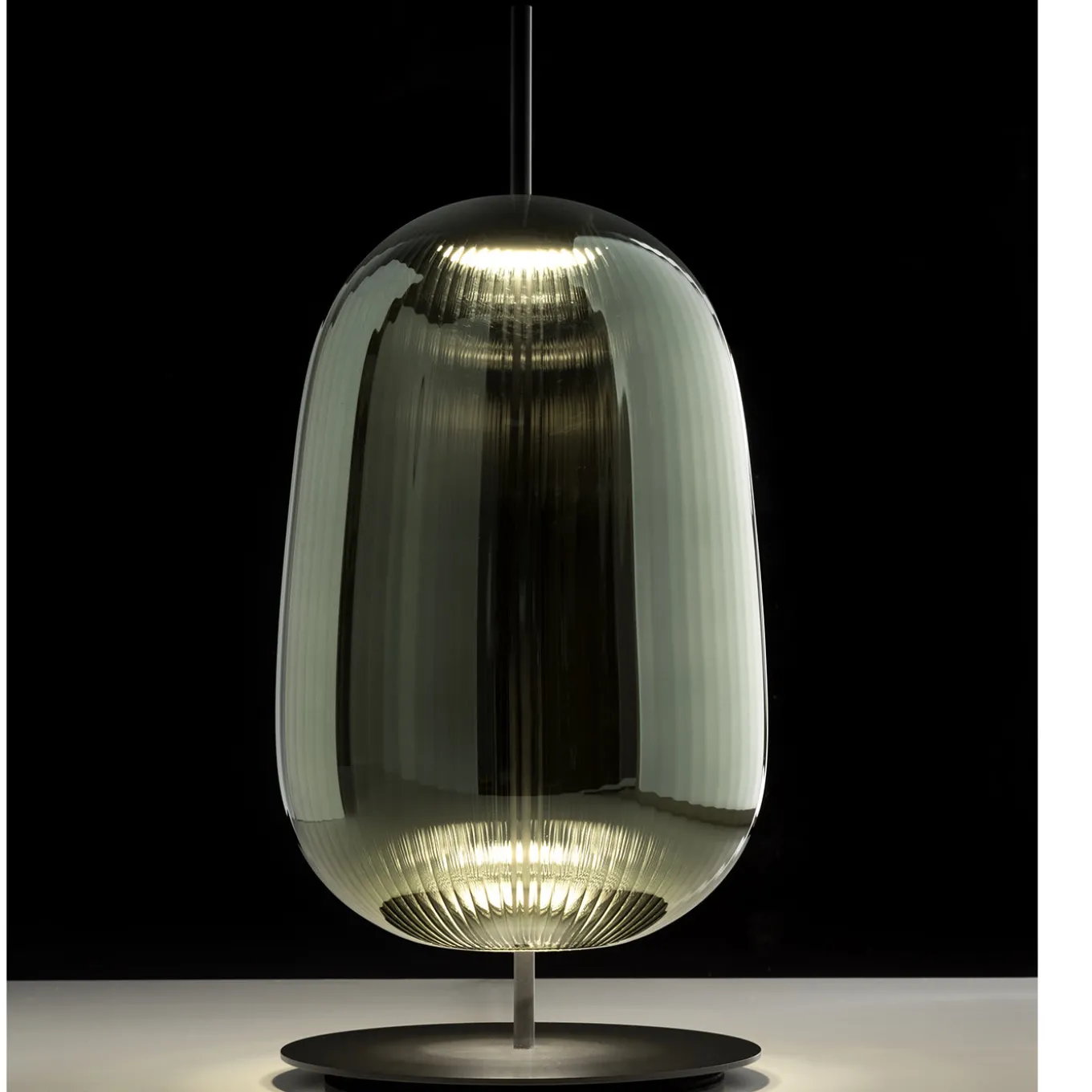 Lampada da tavolo Maat verde smeraldo