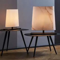 Lampada da tavolo ovale nera opaca con paralume in cotone bianco