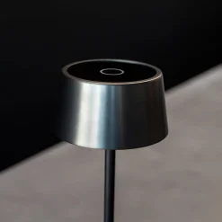 Lampada da Tavolo Ricaricabile Mina in Metallo con Finitura Antracite