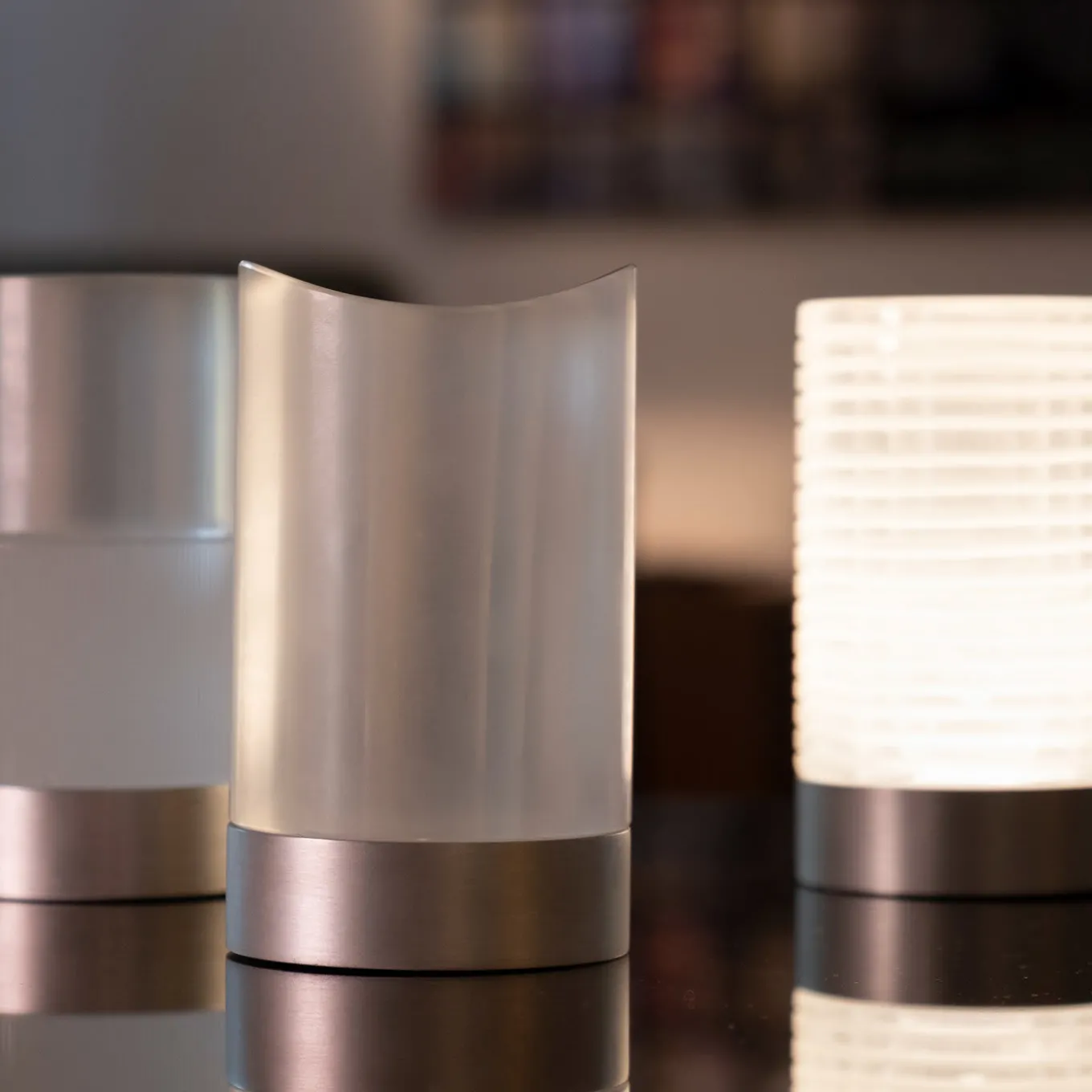 Lampada da tavolo ricaricabile Haute Silk di Federico Peri