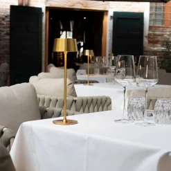 Lampada da Tavolo Ricaricabile Mina in Metallo con Finitura Dorata