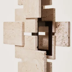 Lampada da tavolo "Tiles" in travertino e bronzo