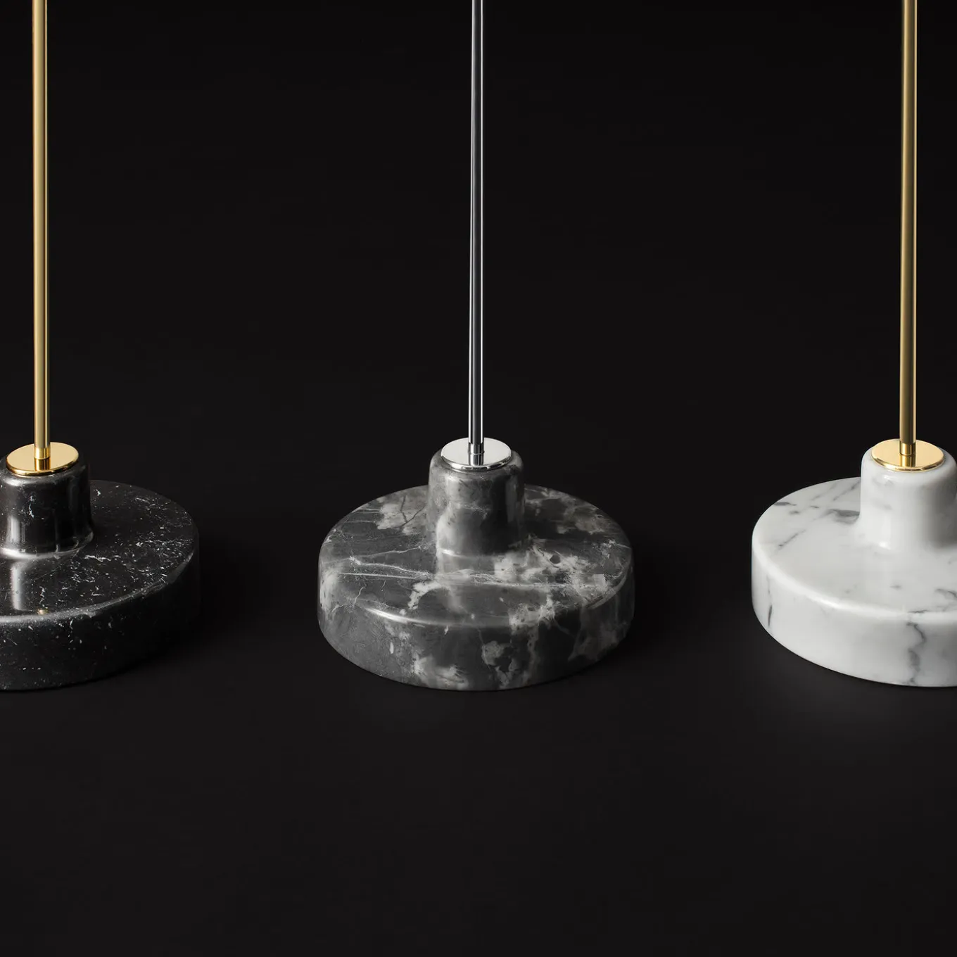 Lampada da terra Alzabile cromo grigio e nero di Ignazio Gardella