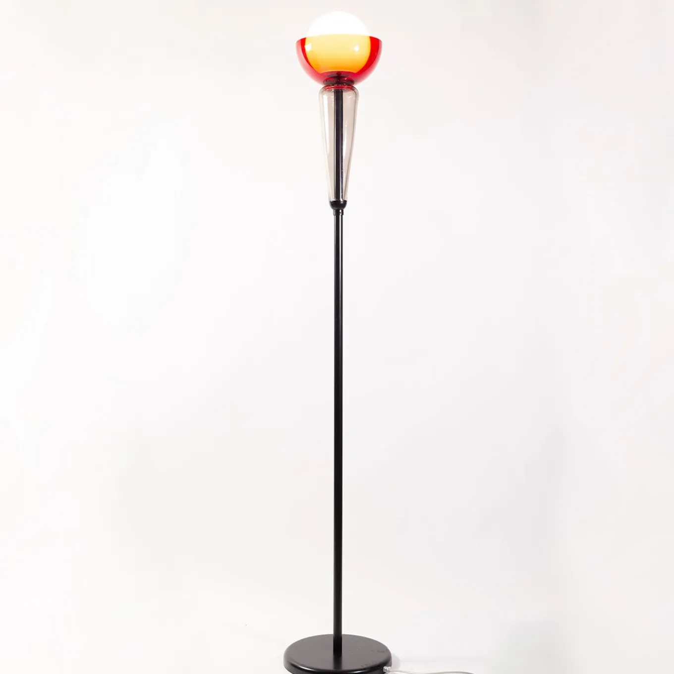Lampada da terra Cioppo PT in vetro rosso