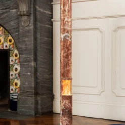 Lampada da terra in marmo Mostro Vi Rosa Peralba