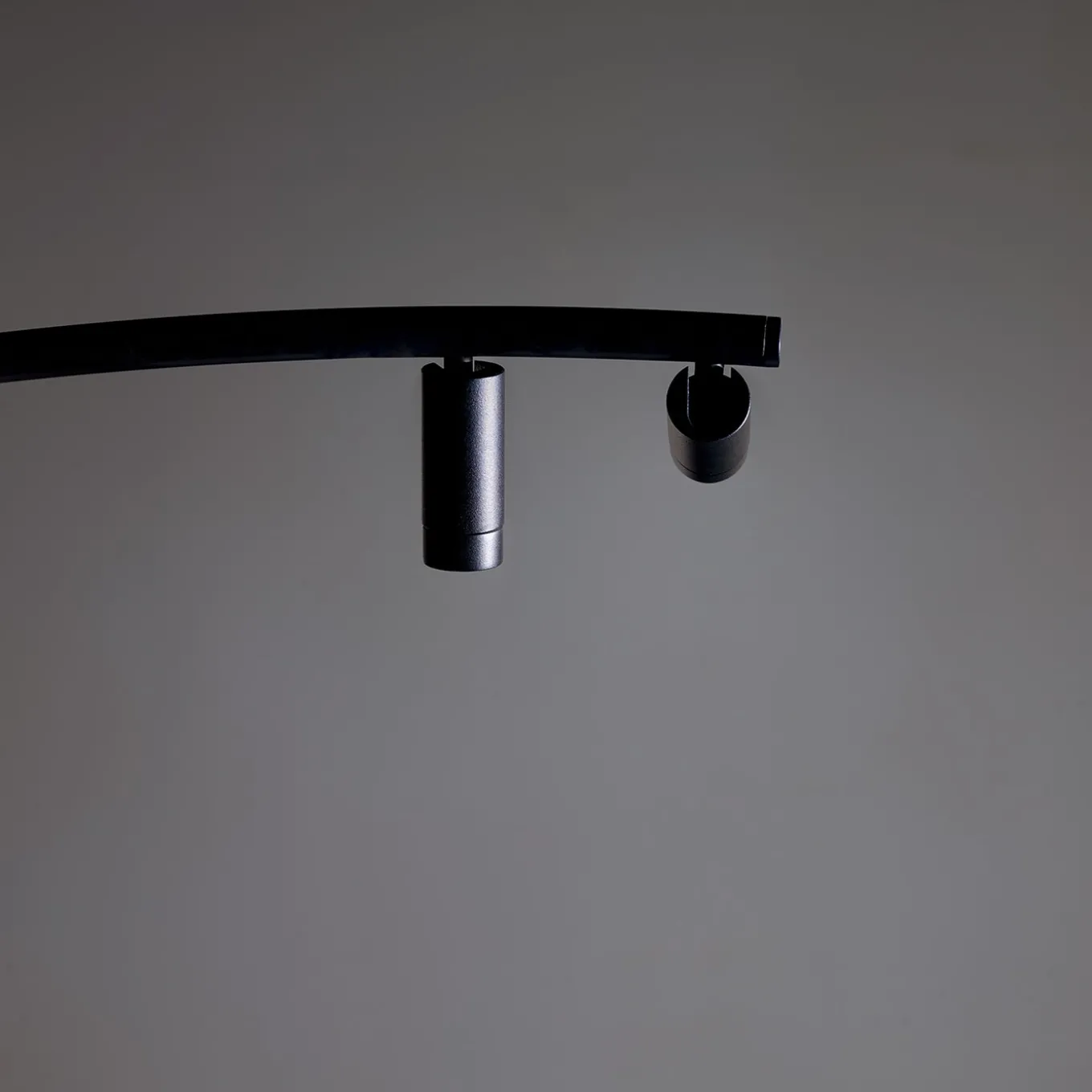 Lampada da terra Iris nera