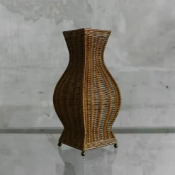 Lampada da Terra Pagoda in Vimini Intrecciato a Mano