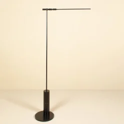 Lampada da terra ricaricabile Linea Nera in acciaio