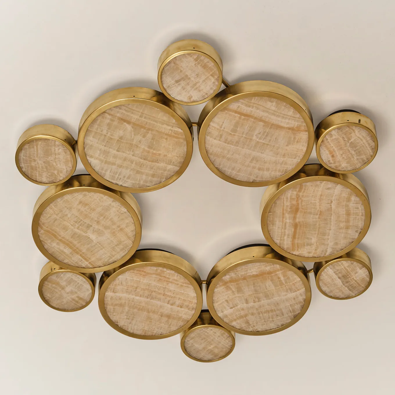 Lampadario a Soffitto Gran Costellazione Cassiopea in Marmo e Ottone Onice