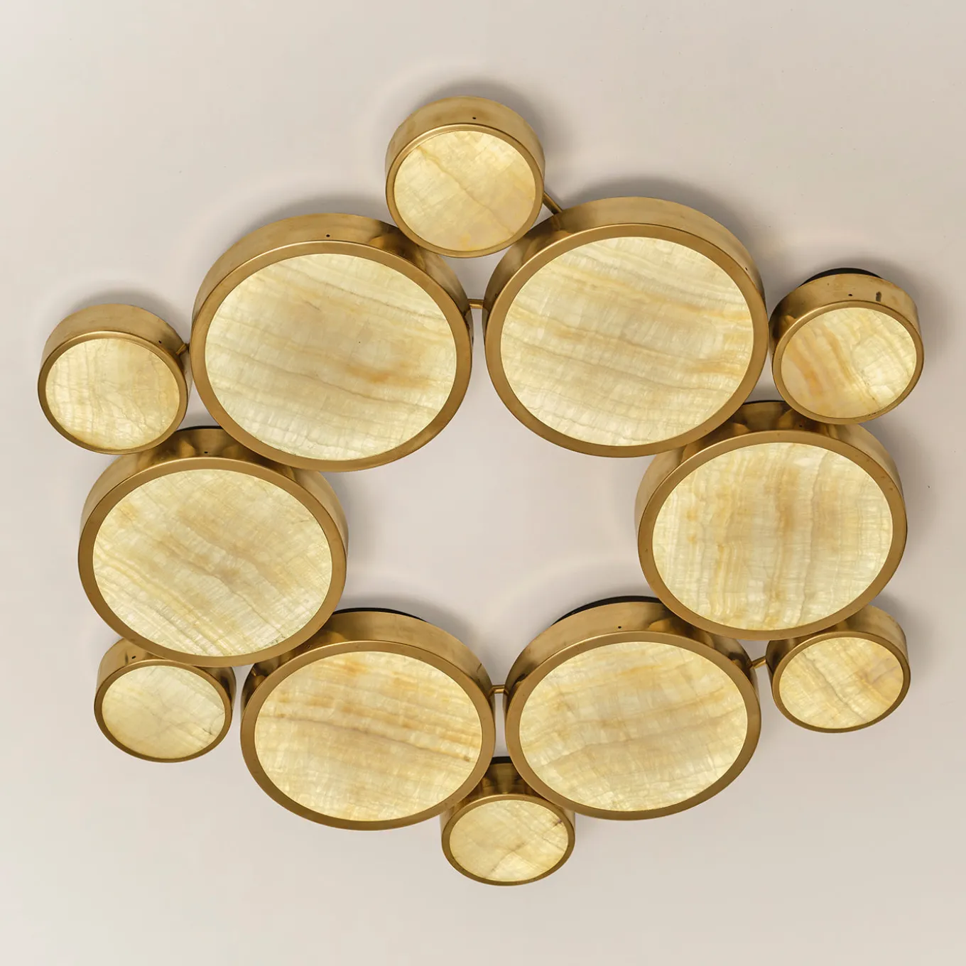 Lampadario a Soffitto Gran Costellazione Cassiopea in Marmo e Ottone Onice