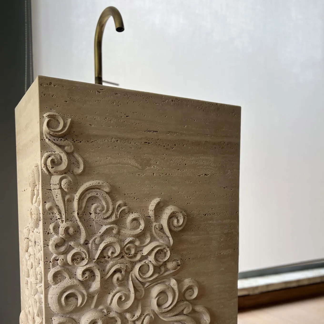 Lavabo Dame Freestanding in Travertino Paglierino