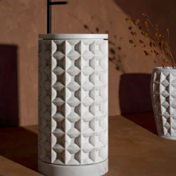 Lavabo in marmo Bianco del Re a colonna cilindrica Dawn