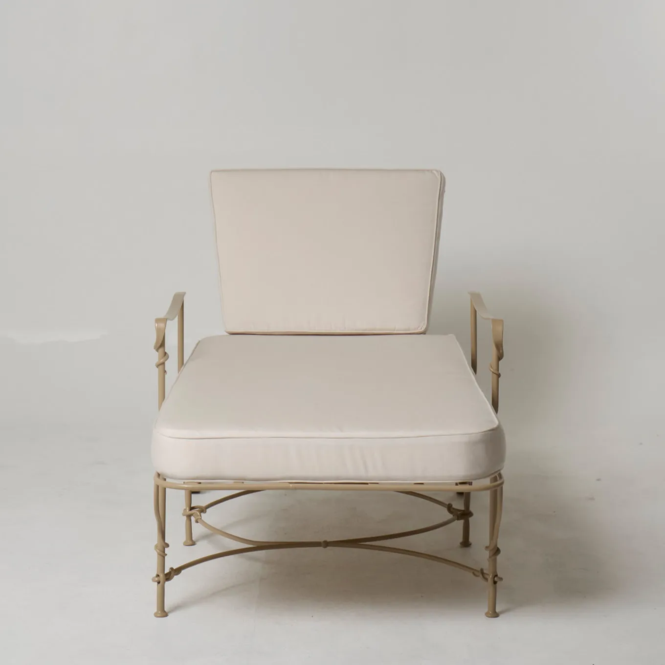 Lettino reclinabile per esterni in ferro Lotus