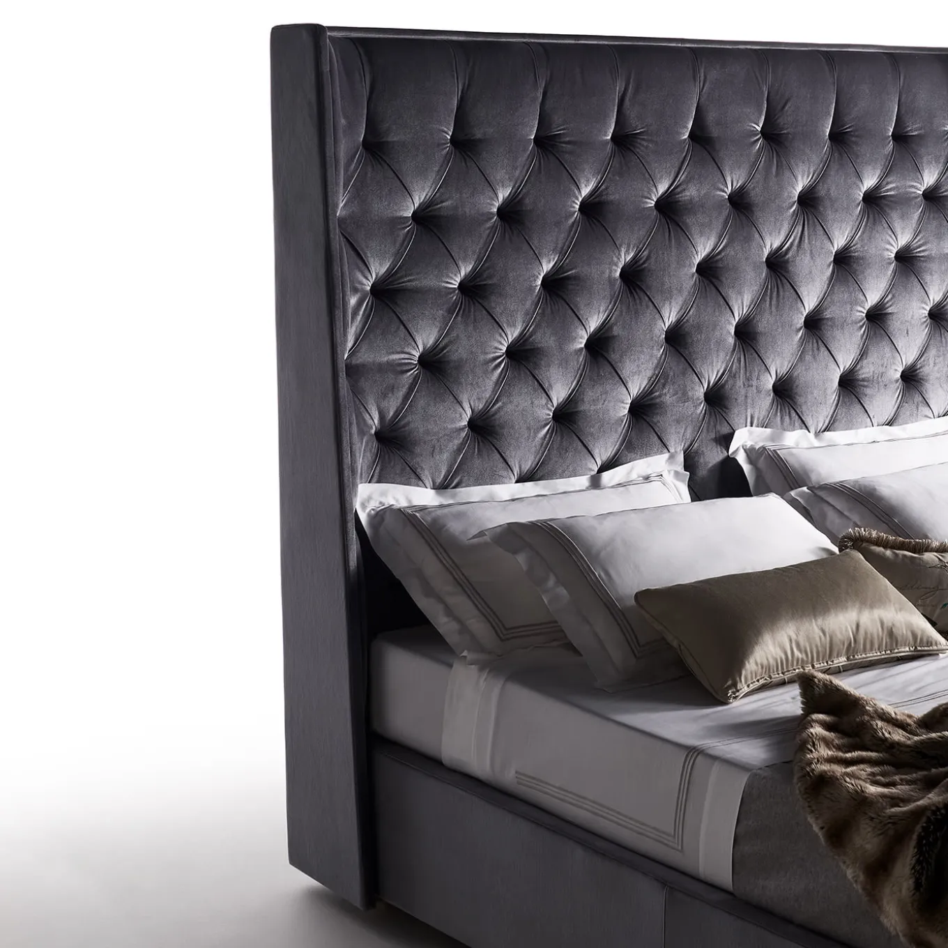 Letto Guidon in velluto viola trapuntato