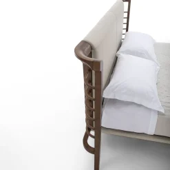 Letto matrimoniale Dolfin in pelle beige e legno